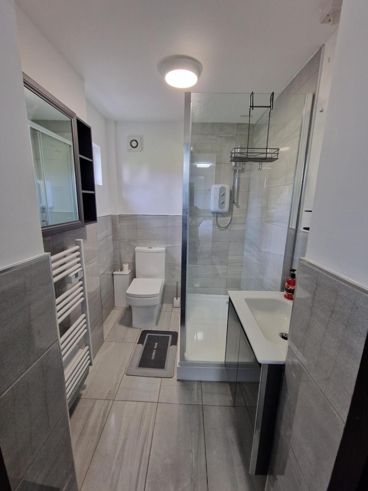 Ckb Flat- Comfort, Cosy, And Secure! Codsall Ngoại thất bức ảnh